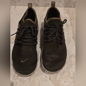 Nike Air Presto Women's Athletic Sneakers In olive